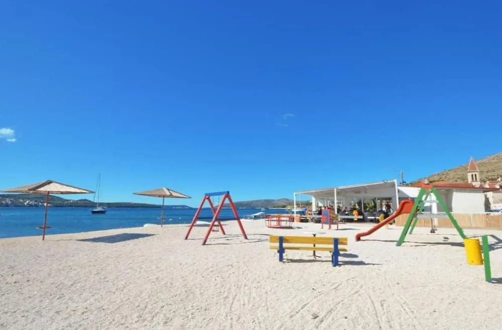 Roso Apartment With Sea View Trogir