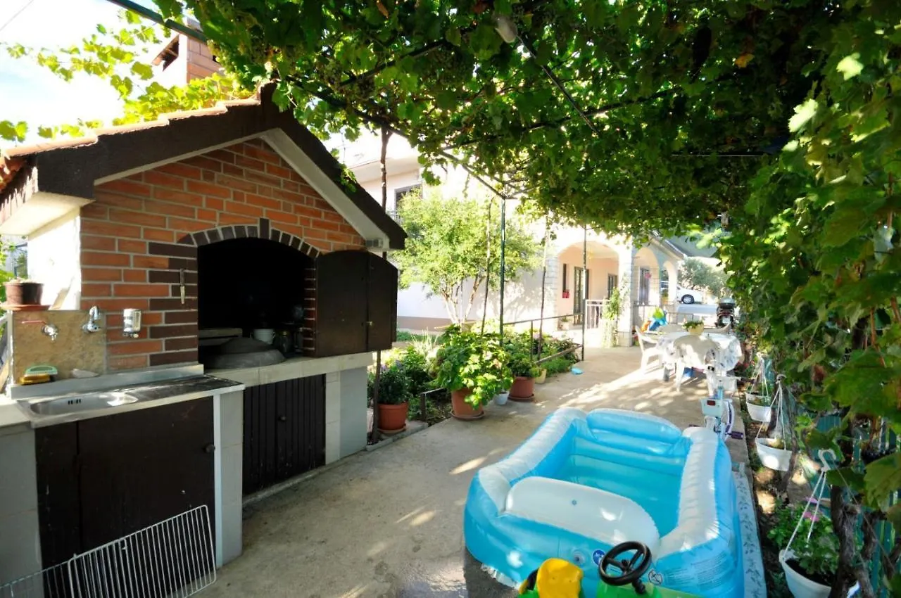Roso Apartment With Sea View Trogir