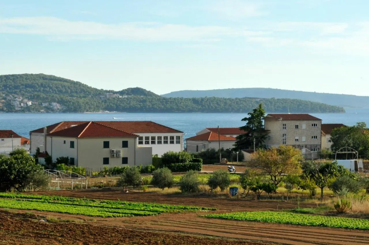 Roso Apartment With Sea View Trogir Croatia