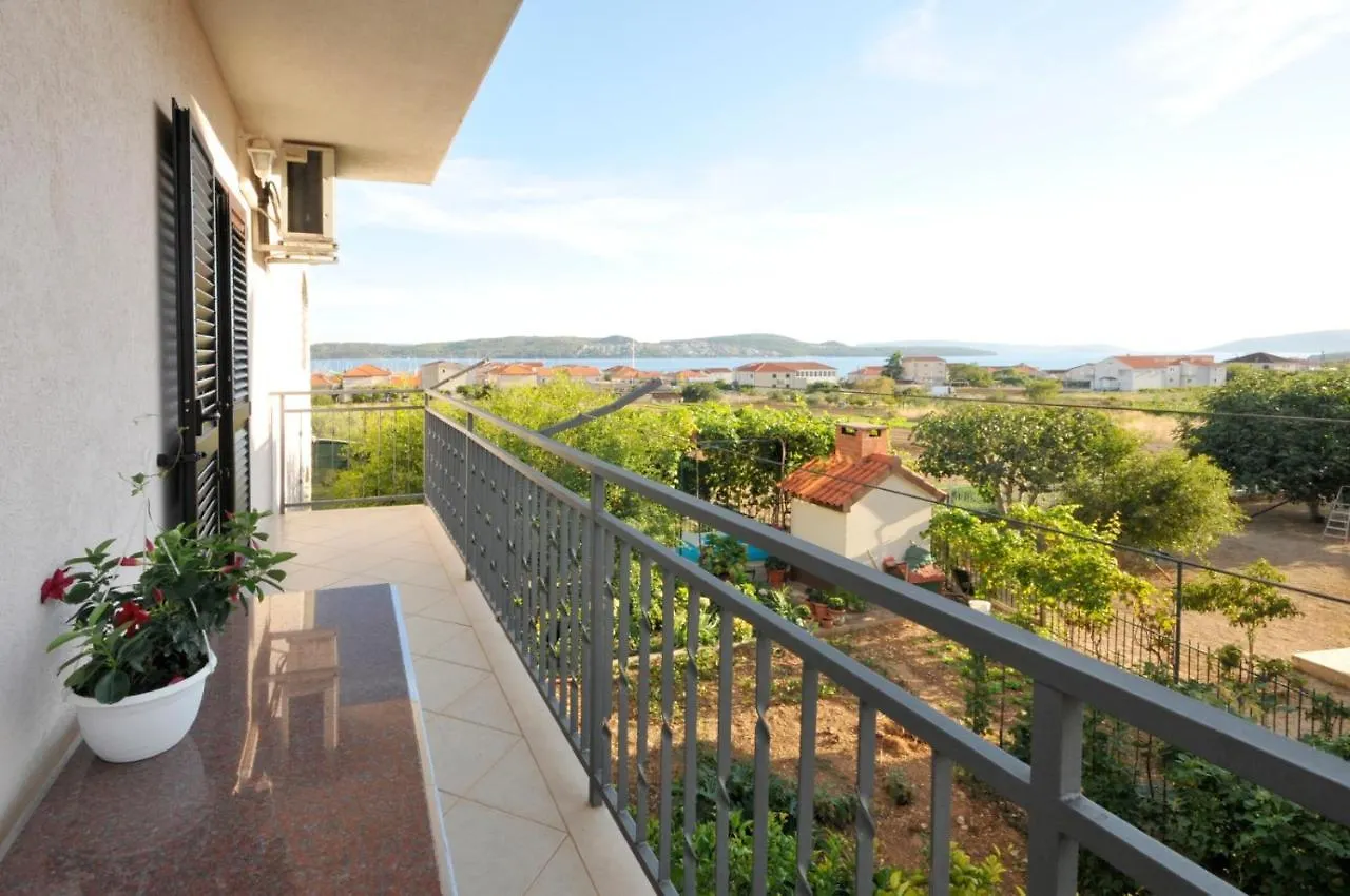 Roso Apartment With Sea View Trogir 0*,