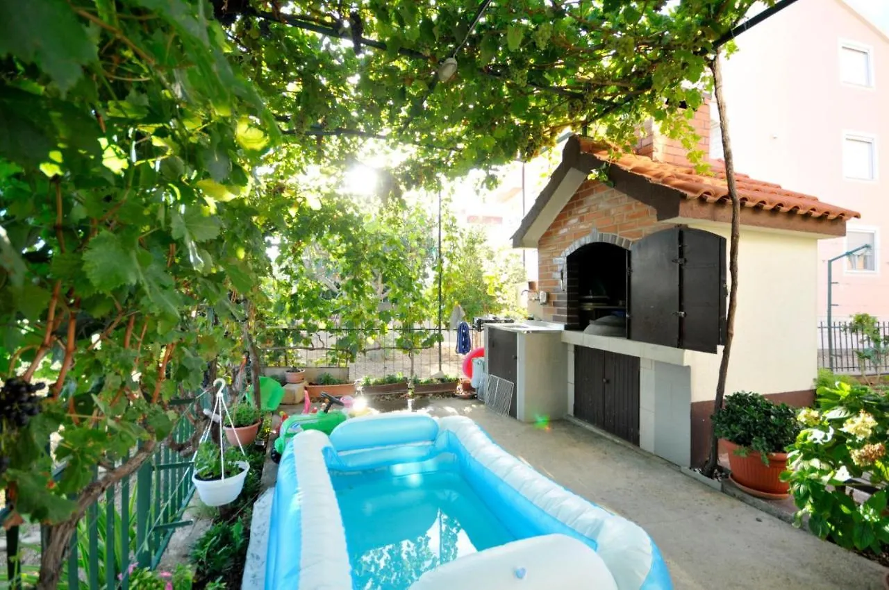 Roso Apartment With Sea View Trogir