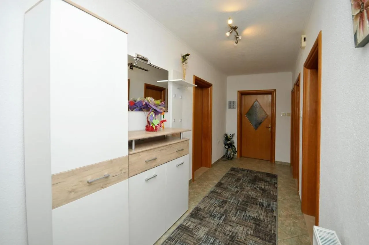 Roso Apartment With Sea View Trogir