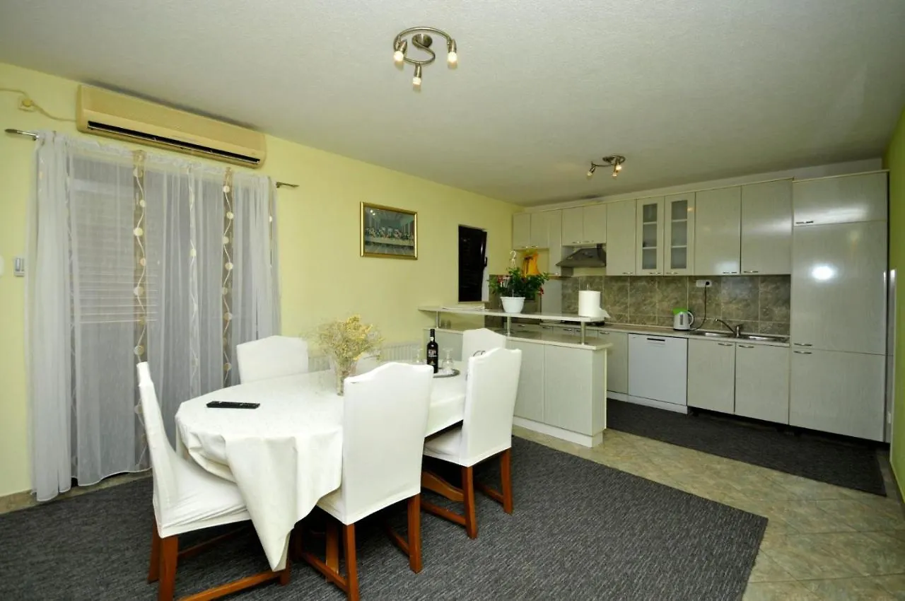 Roso Apartment With Sea View Trogir