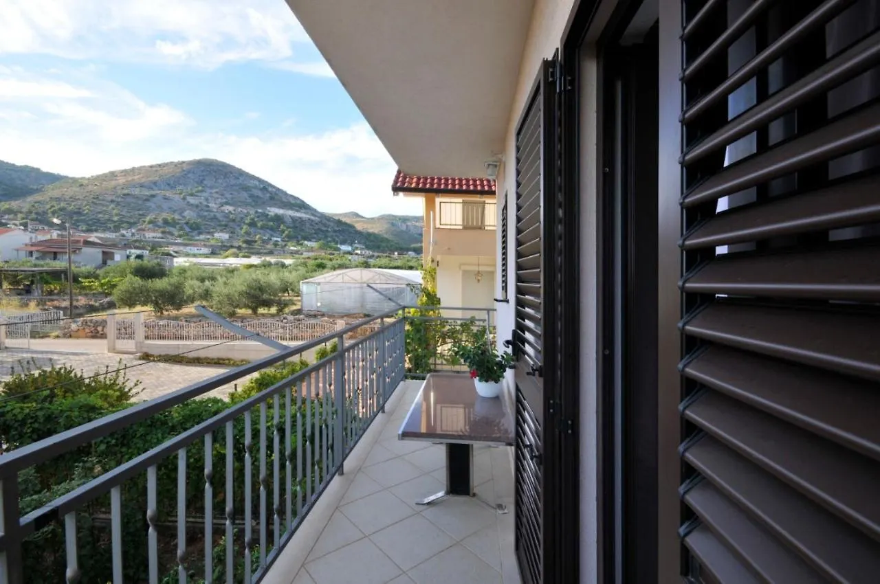 Roso Apartment With Sea View Trogir