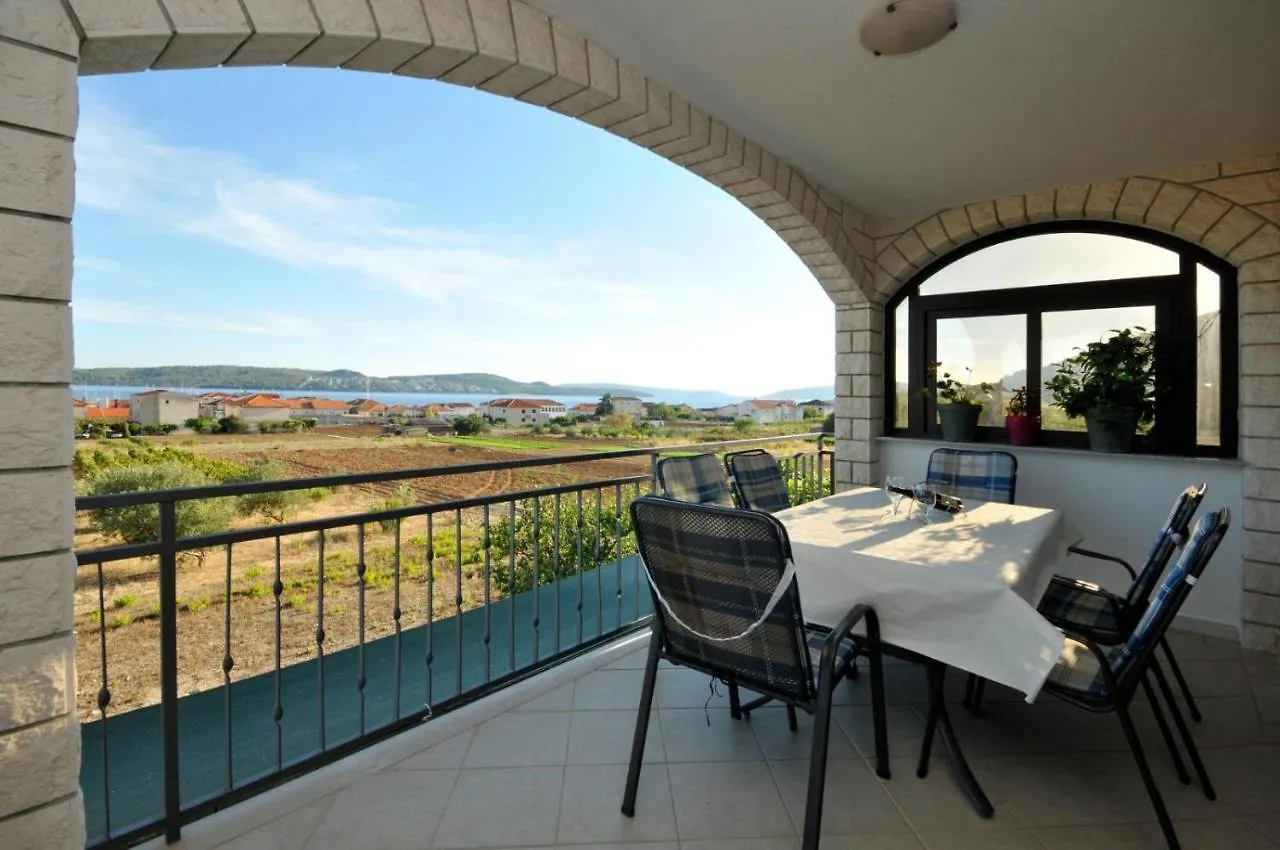 Roso Apartment With Sea View Trogir