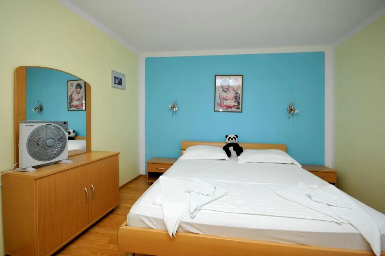 Roso Apartment With Sea View Trogir Croatia