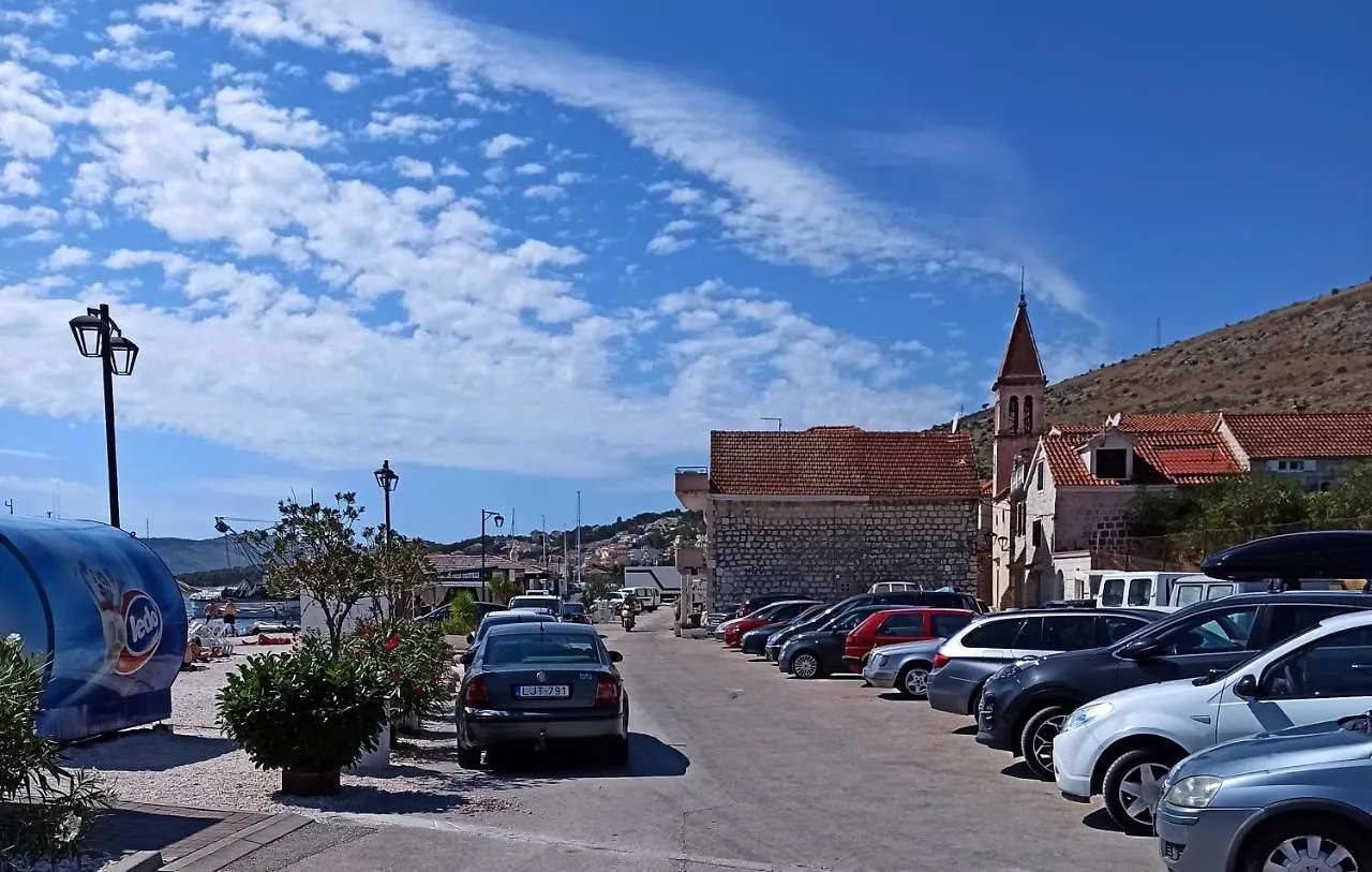Roso Apartment With Sea View Trogir